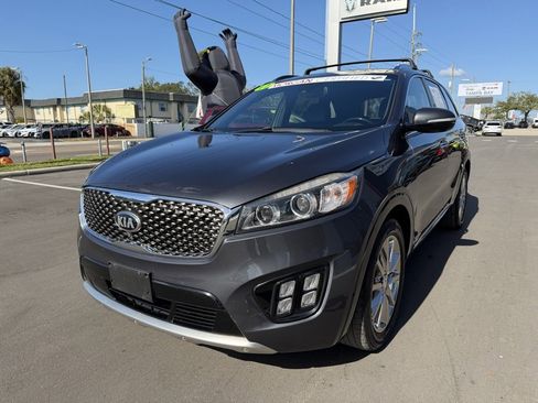 Used 2017 Kia Sorento SX image 2