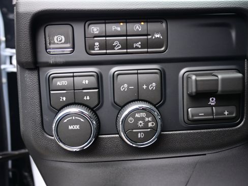 New 2026 Chevrolet Tahoe Premier w/ Sun And Tow Package AWD/4WD image 29