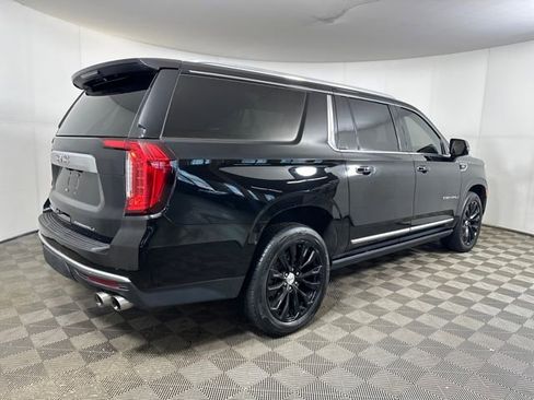 Used 2021 GMC Yukon XL Denali w/ Denali Premium Package image 3