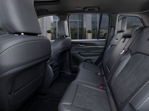 New 2026 Jeep Grand Cherokee Altitude image 23