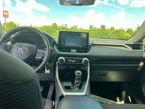 Used 2020 Toyota RAV4 LE w/ All Weather Liner Package AWD/4WD image 29