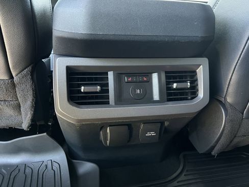 Used 2023 Ford F250 Lariat w/ Lariat Ultimate Package AWD/4WD image 33