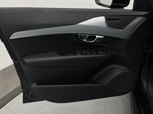 Used 2016 Volvo XC90 T6 Momentum w/ Vision Package image 12