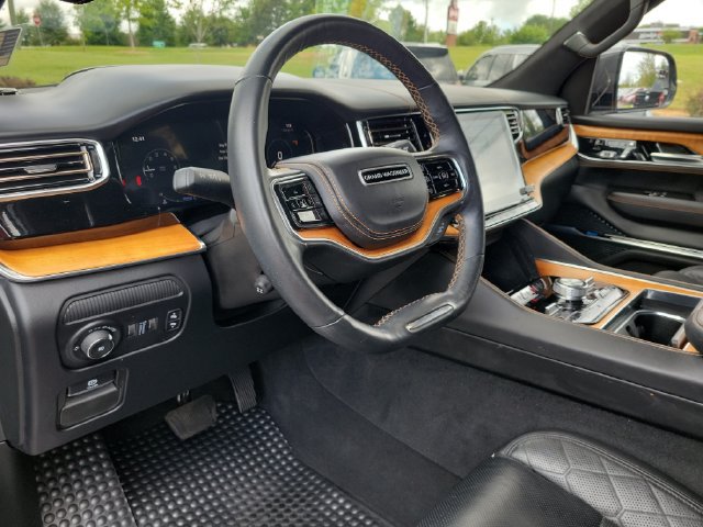 Used 2022 Jeep Grand Wagoneer Series III AWD/4WD image 26