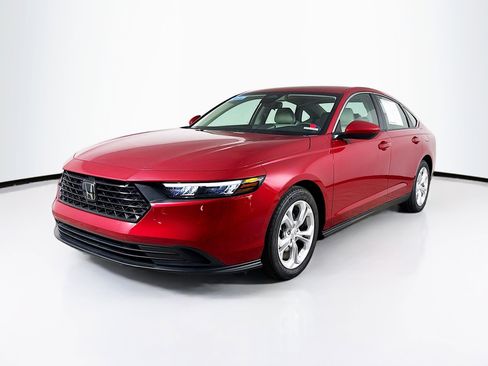 Certified 2025 Honda Accord LX image 4