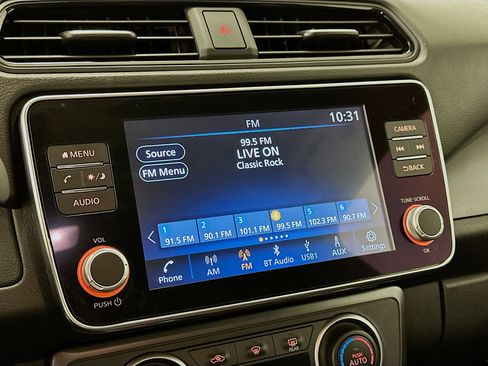 Used 2025 Nissan Leaf S image 21