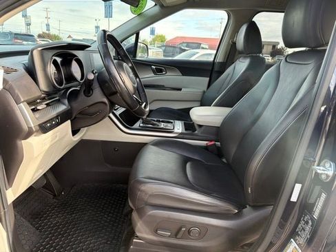 Used 2022 Kia Carnival LX FWD image 17