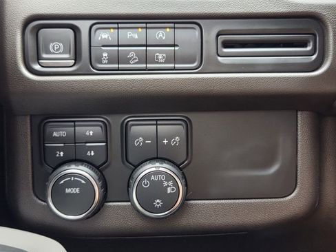 Certified 2024 Chevrolet Tahoe Z71 w/ Luxury Package image 24