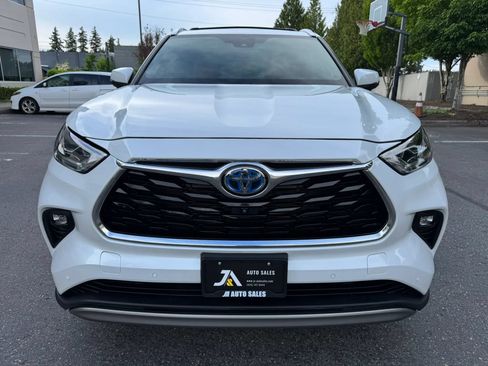 Used 2023 Toyota Highlander Platinum AWD/4WD image 3