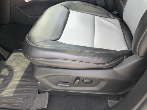 Certified 2023 Ford Explorer XLT w/ Equipment Group 202A RWD image 22