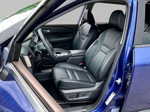 Used 2023 Nissan Rogue SV w/ SV Premium B Package FWD image 7