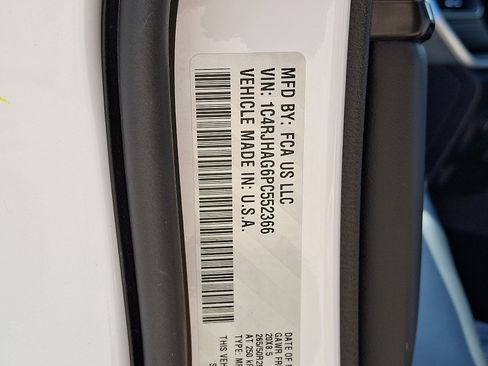 Certified 2023 Jeep Grand Cherokee Altitude image 26