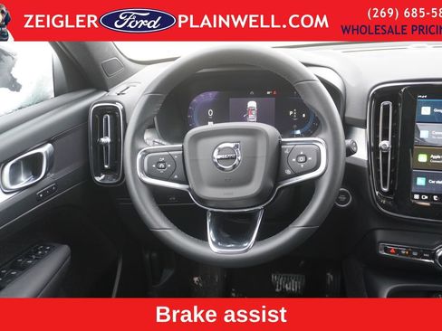 Used 2024 Volvo XC40 B5 Core image 11