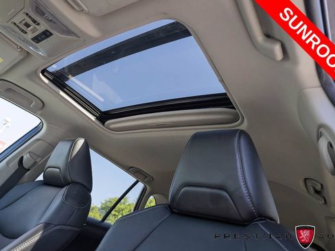 Used 2022 Toyota RAV4 XLE Premium AWD/4WD image 8