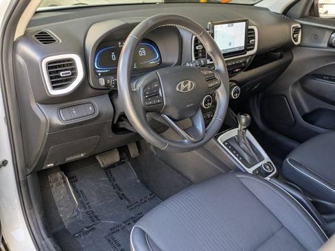 Used 2025 Hyundai Venue Limited FWD image 14