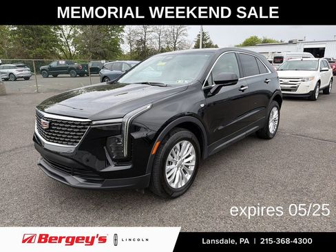 Used 2024 Cadillac XT4 Luxury w/ Cold Weather Package FWD image 1