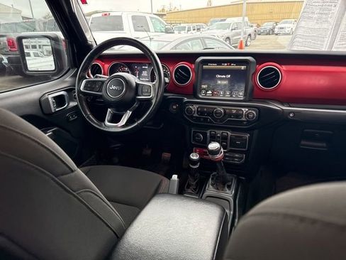 Used 2022 Jeep Gladiator Rubicon w/ Cold Weather Group image 16