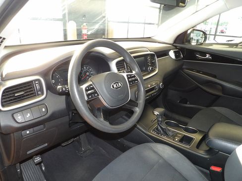 Used 2019 Kia Sorento FWD V6 image 26