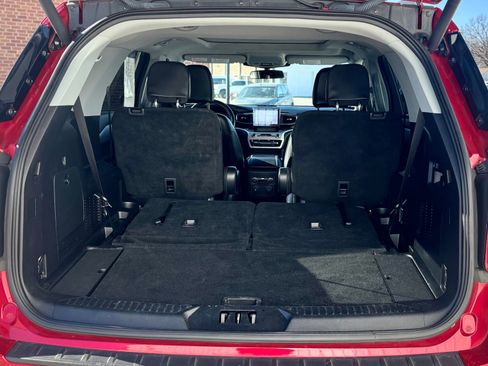 Certified 2021 Ford Explorer XLT w/ Equipment Group 202A image 6