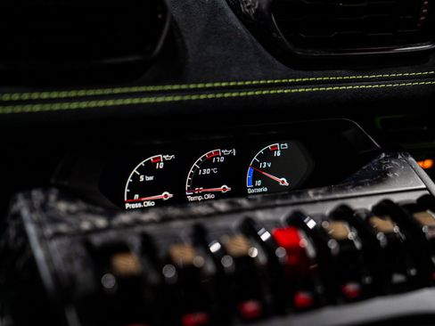 Used 2018 Lamborghini Huracan Performante image 32