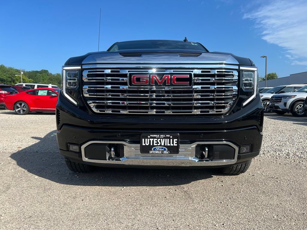 Used 2024 GMC Sierra 1500 Denali AWD/4WD image 3