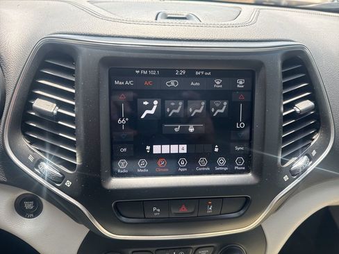 Used 2021 Jeep Cherokee Latitude Lux w/ Comfort/Convenience Group FWD image 10