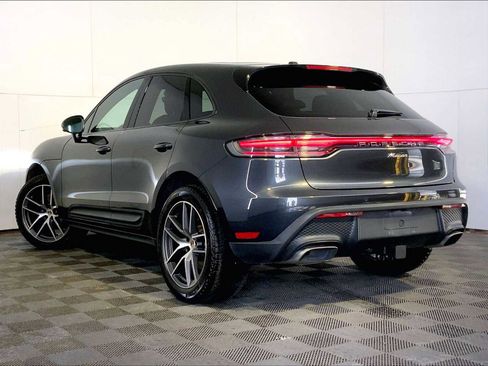 Certified 2024 Porsche Macan image 3
