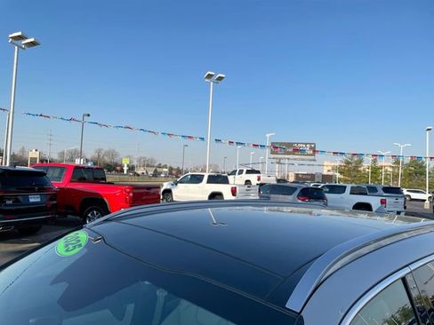 Used 2025 Kia Sorento S w/ Panoramic Sunroof Package image 8