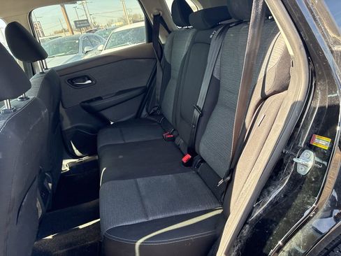 Used 2022 Nissan Rogue SV image 9