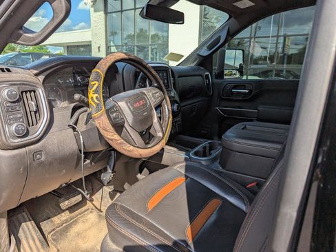 Used 2022 GMC Sierra 3500 AT4 w/ AT4 Preferred Package AWD/4WD image 3