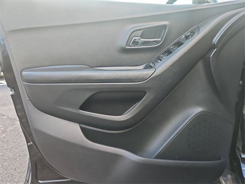 Certified 2021 Chevrolet Trax LT w/ Midnight Edition image 21