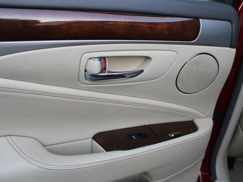 Used 2013 Lexus LS 460 w/ Comfort Pkg image 22