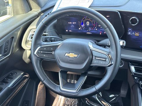 Used 2025 Chevrolet Traverse LT FWD image 10