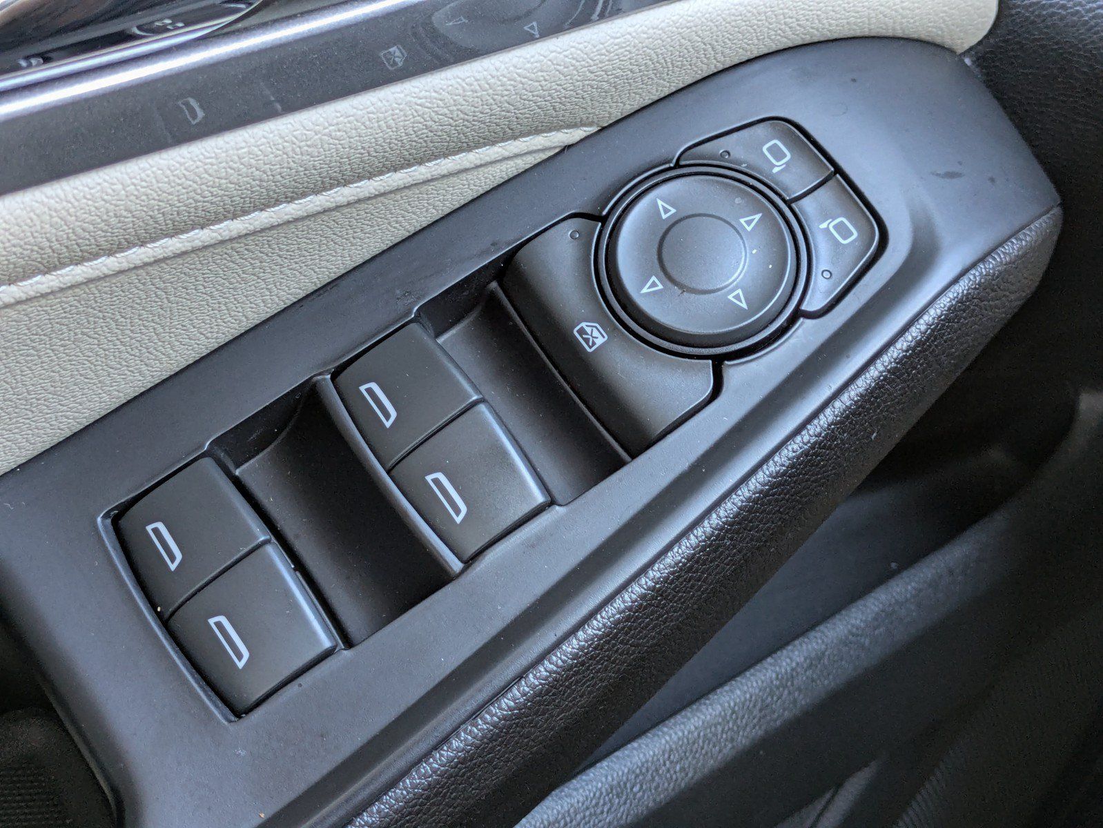 Used 2023 Chevrolet Traverse LS FWD image 17