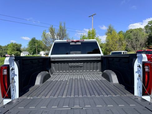 New 2026 GMC Sierra 2500 SLT w/ SLT Premium Package AWD/4WD image 7