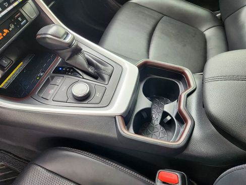 Used 2020 Toyota RAV4 Limited AWD/4WD image 19