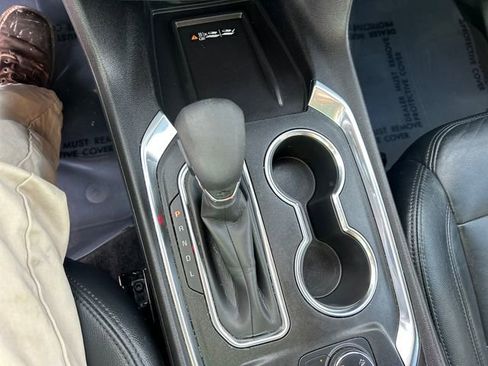 Used 2023 Chevrolet Traverse LT image 24