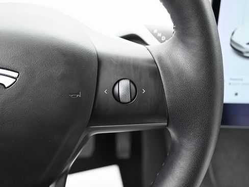 Used 2022 Tesla Model Y Long Range image 19