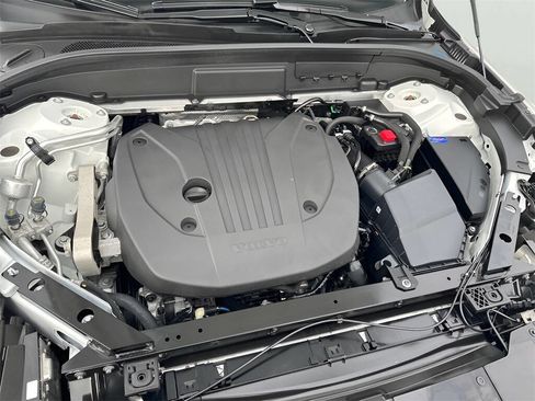 Used 2025 Volvo XC60 B5 Plus image 30