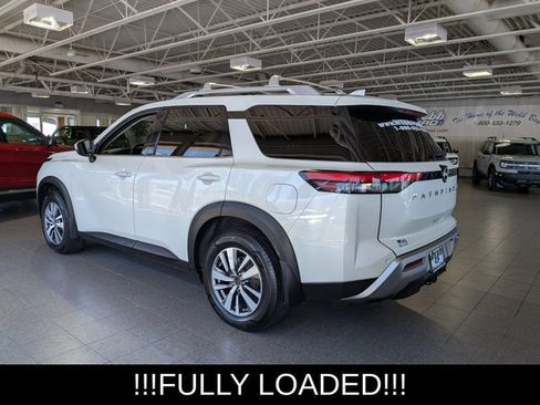 Used 2023 Nissan Pathfinder SL AWD/4WD image 6