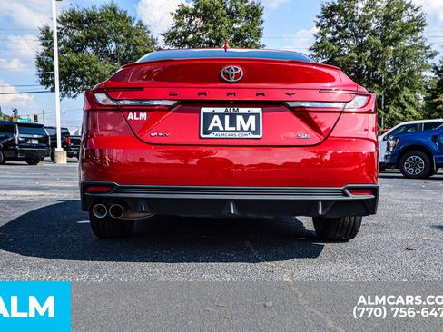 Used 2025 Toyota Camry SE image 13