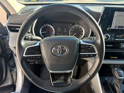 Used 2023 Toyota Highlander XLE image 14