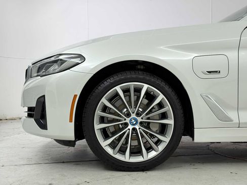 Used 2023 BMW 530e xDrive w/ Premium Package image 19