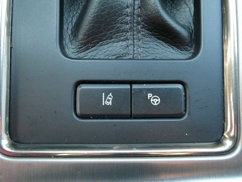 Used 2017 Ford F150 Platinum w/ Equipment Group 701A Luxury image 27