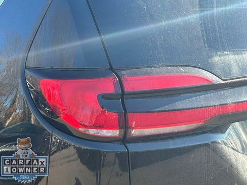 Used 2023 Chrysler Pacifica Touring-L FWD image 9