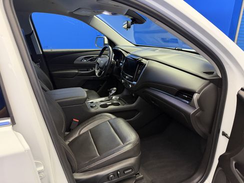 Used 2021 Chevrolet Traverse LT w/ LT Premium Package AWD/4WD image 27