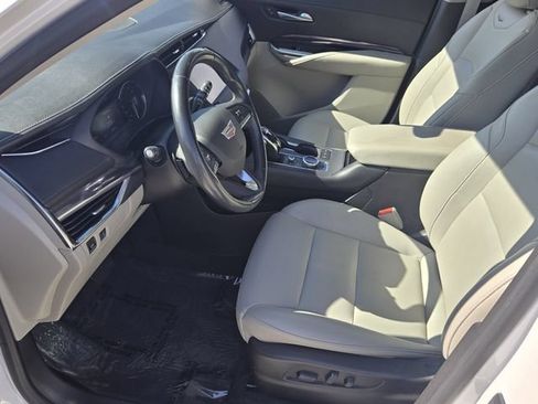 Used 2023 Cadillac XT4 Luxury FWD image 9