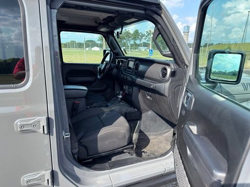 Used 2022 Jeep Gladiator Overland AWD/4WD image 32