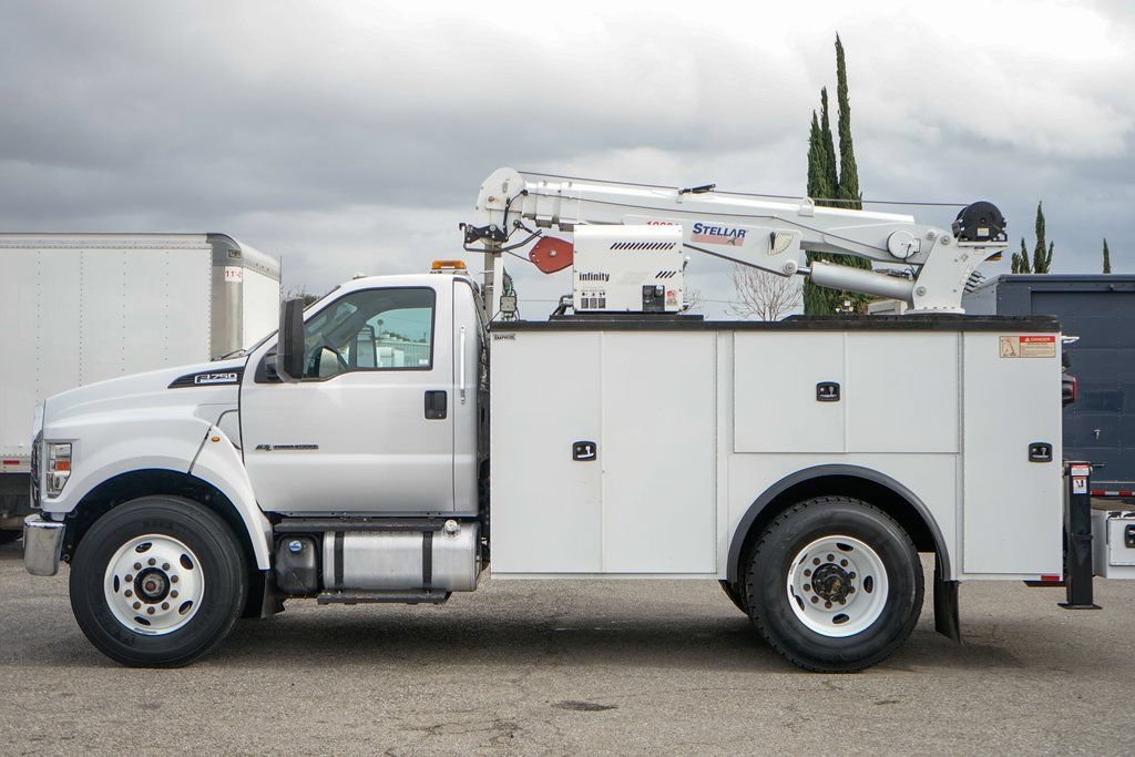 Used 2019 Ford F750 2WD Regular Cab Super Duty image 5