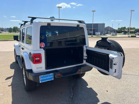 Used 2020 Jeep Wrangler Unlimited Sahara w/ Dual Top Group AWD/4WD image 13
